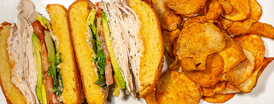 Turkey sandwich with potato chips by Center Cut