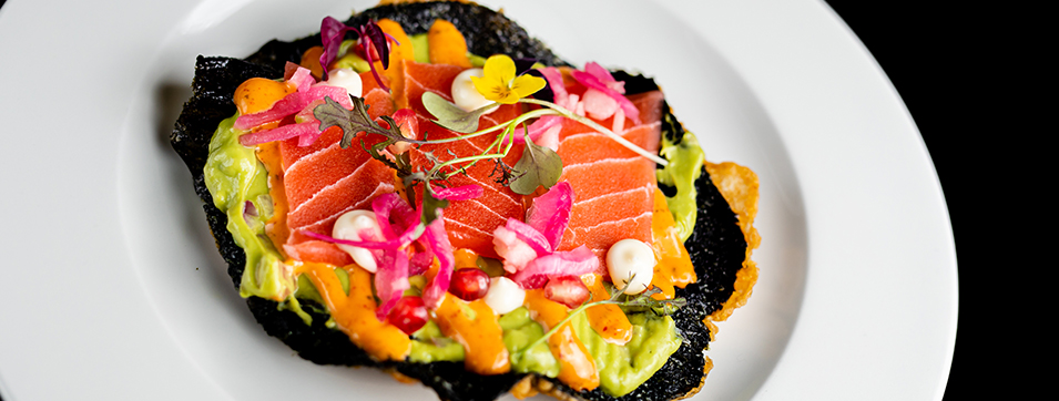 Nori tostada (Avocado, no-tuna, chipotle aïoli , coriander, marinated French shallots)